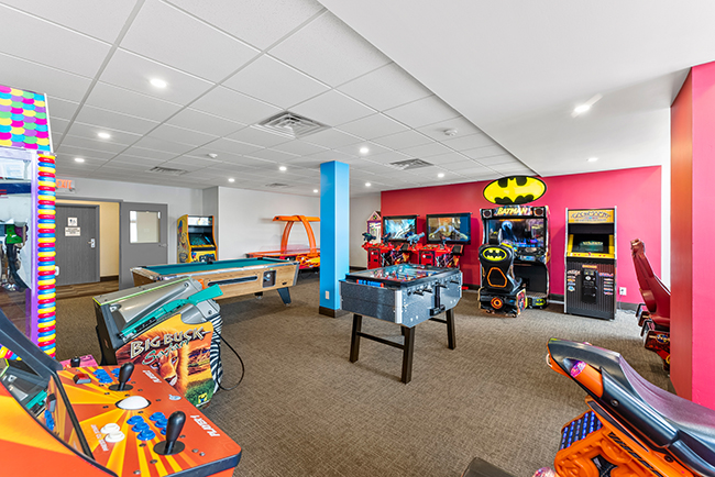 Arcade and games room at Ramada by Wyndham Niagara Falls Near The Falls