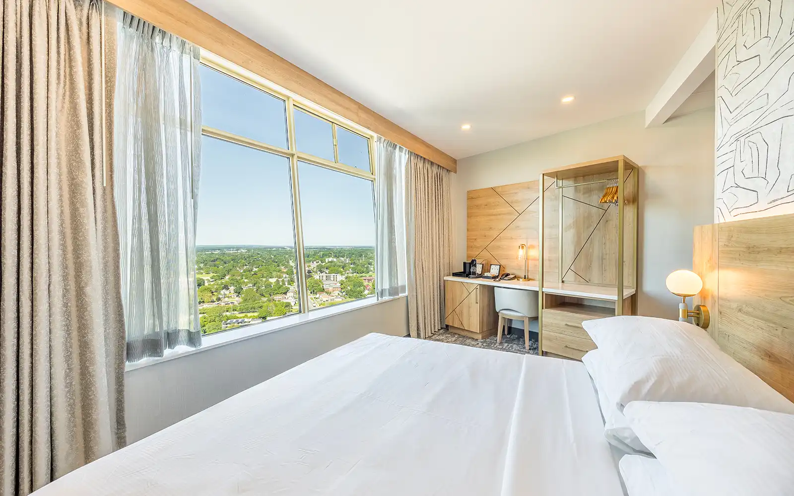 Resort Tower King city-view room with king bed and desk