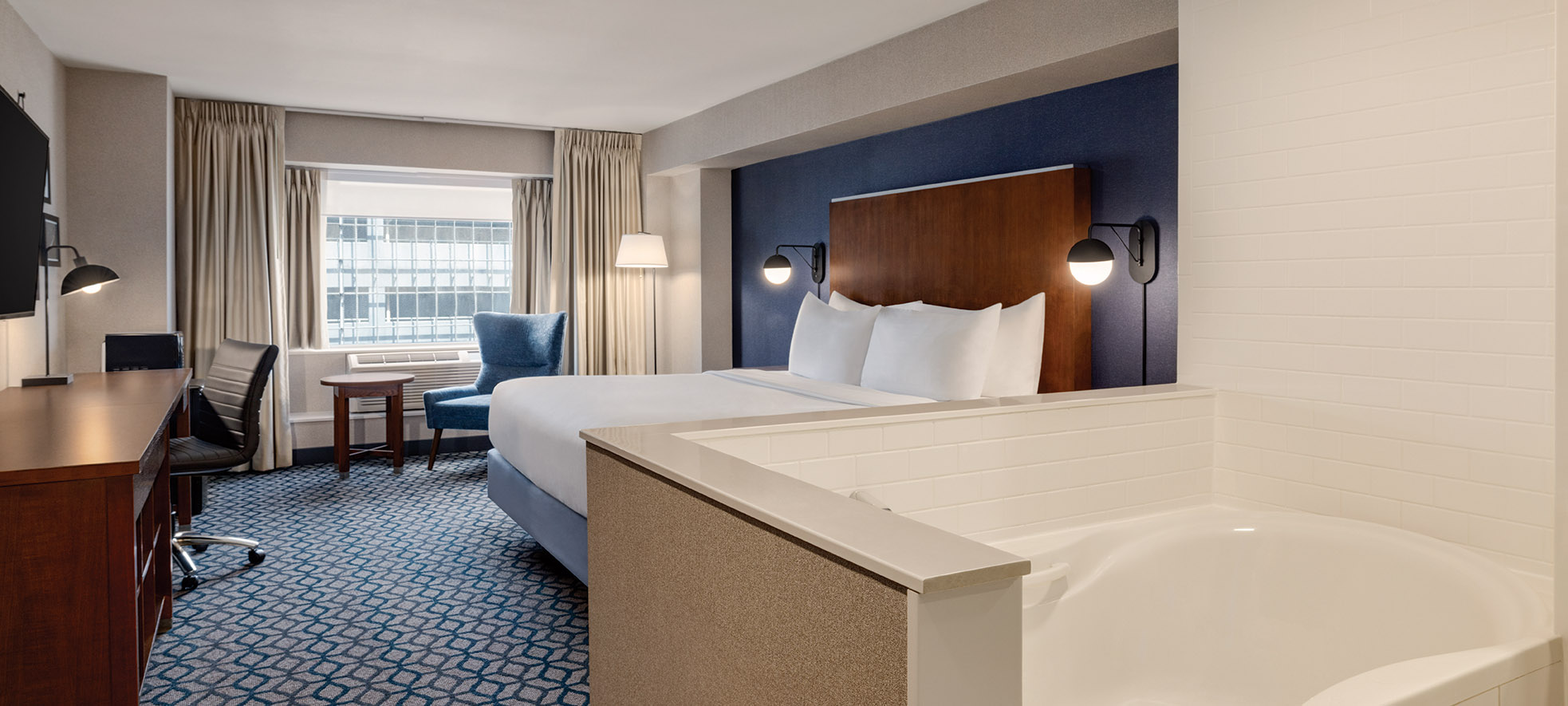 Cityview king whirlpool suite with in-room tub